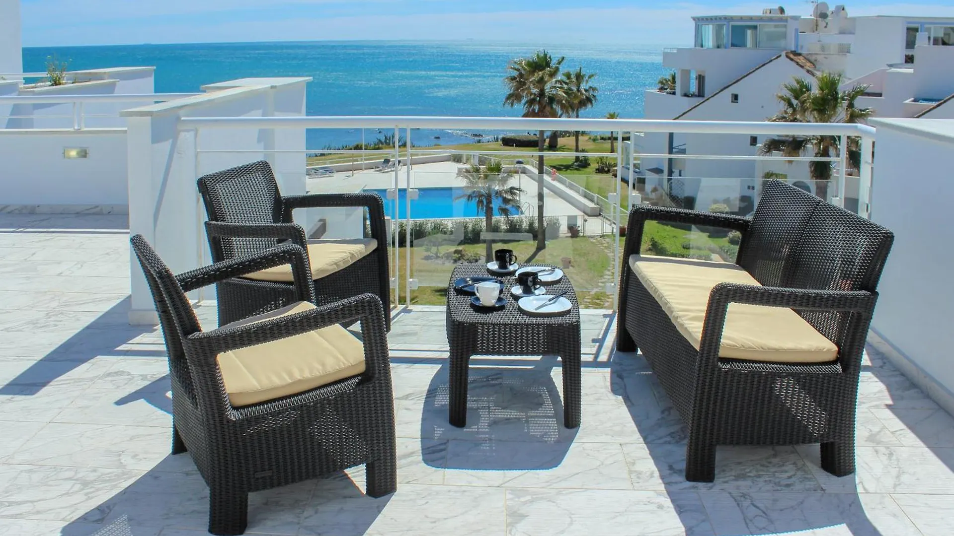 Beachfront Penthouse With Sea Views, Hot Tub, Bbq contacts