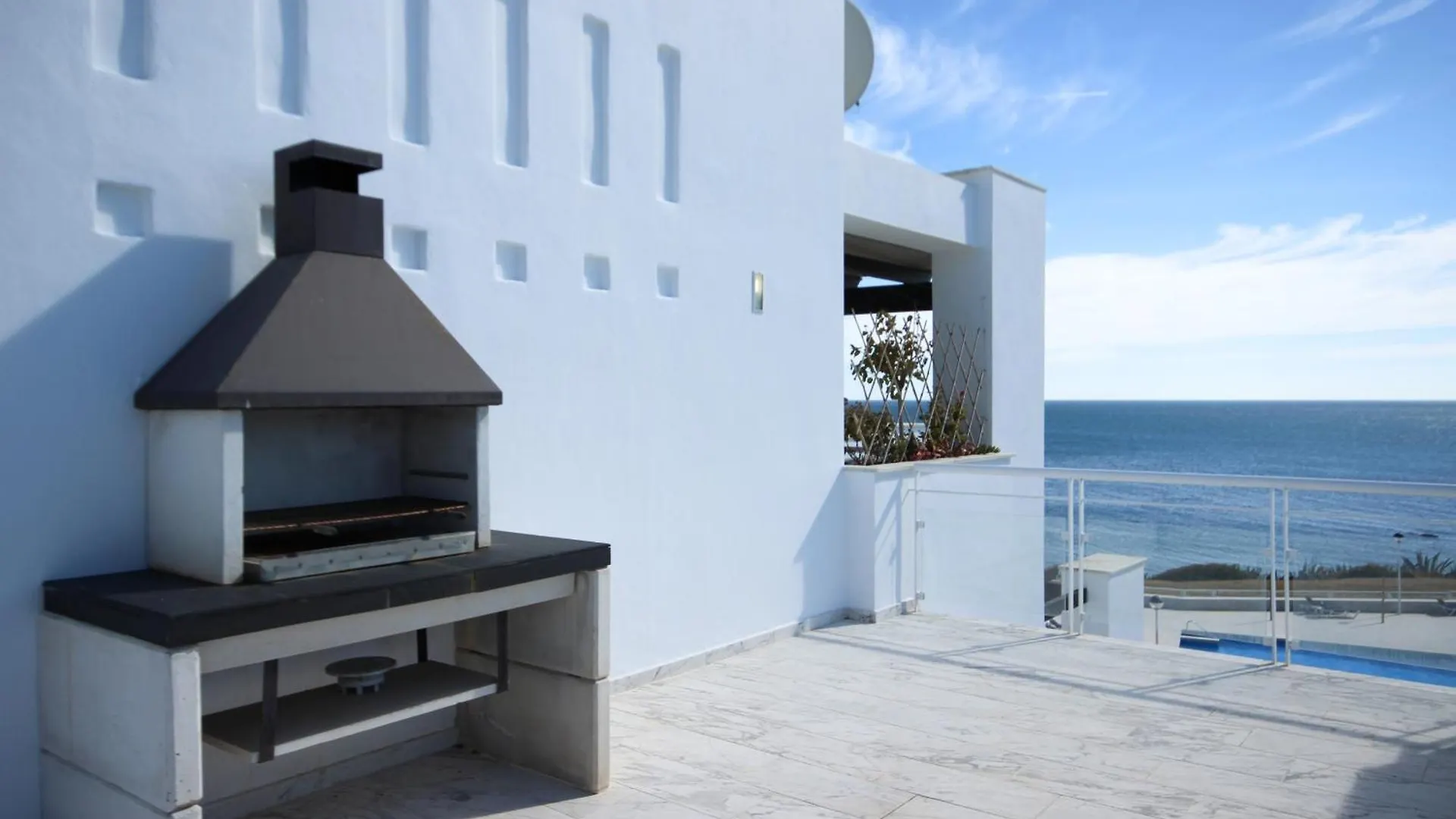 Appartement Beachfront Penthouse With Sea Views, Hot Tub, Bbq Casares