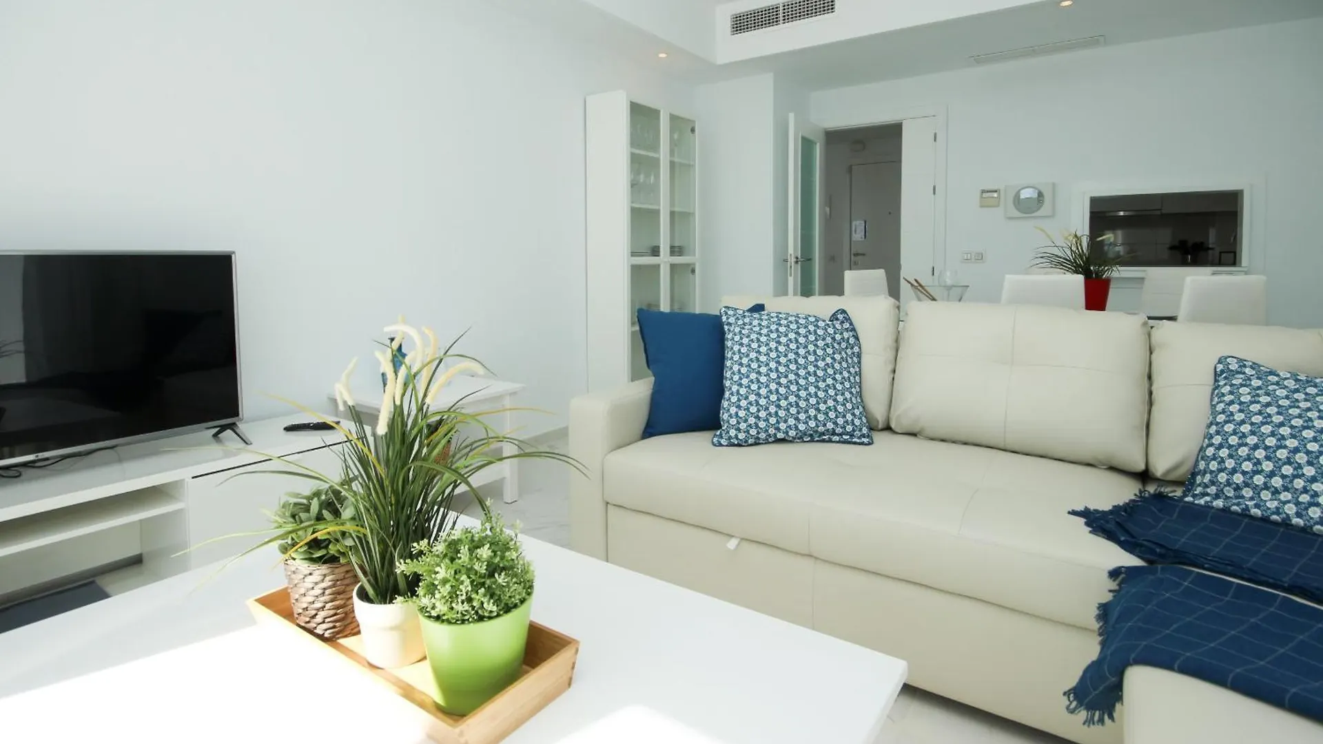 Beachfront Penthouse With Sea Views, Hot Tub, Bbq Casares Appartement