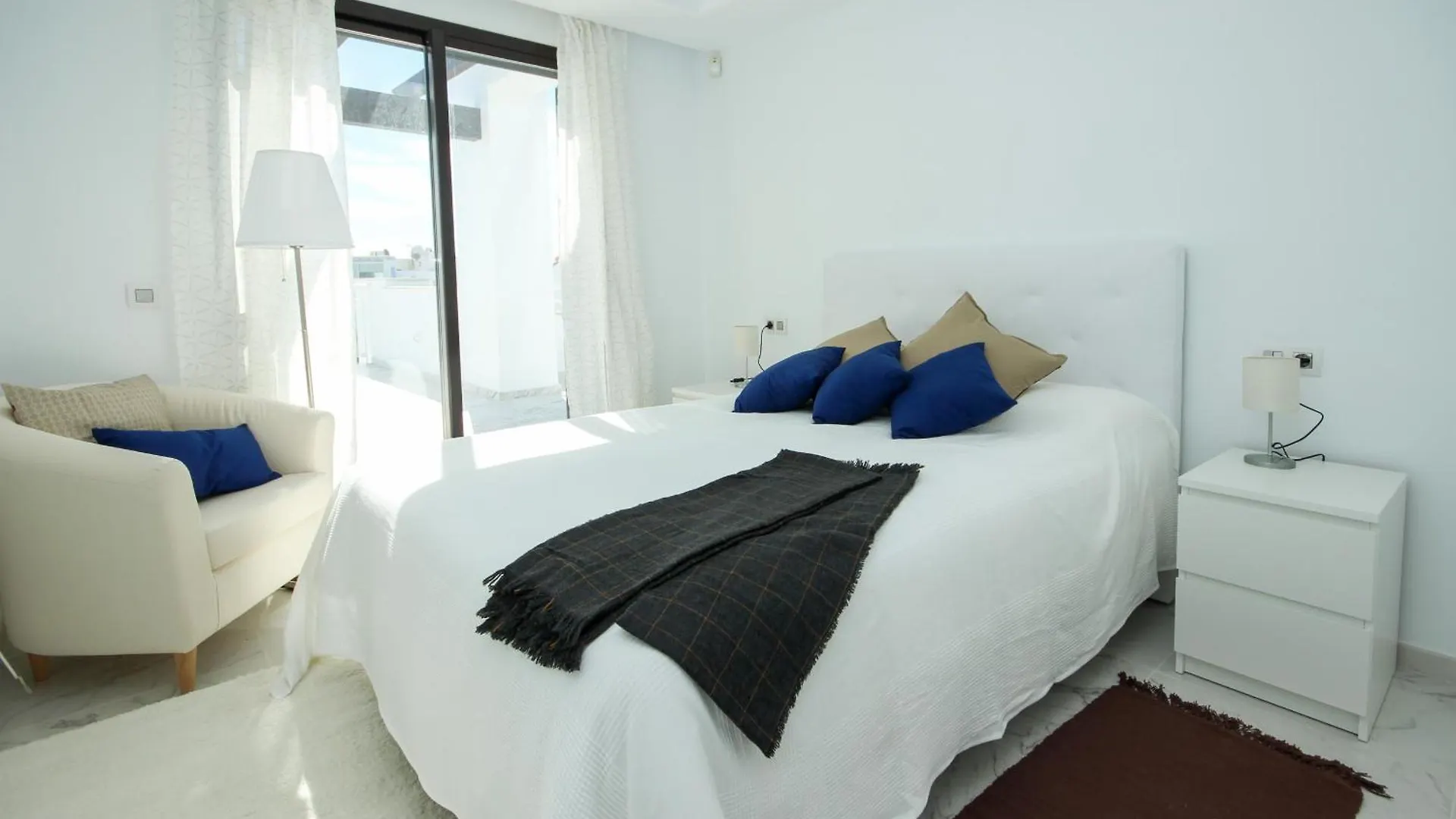 Beachfront Penthouse With Sea Views, Hot Tub, Bbq Casares